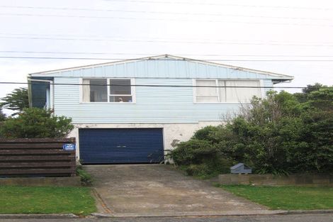 Photo of property in 32 Baylands Drive, Newlands, Wellington, 6037
