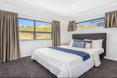 Photo of property in 27 Waitaria Terrace, Aotea, Porirua, 5024