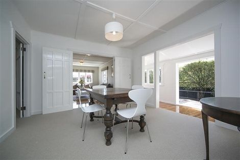 Photo of property in 2/4 Cleve Road, Green Bay, Auckland, 0604