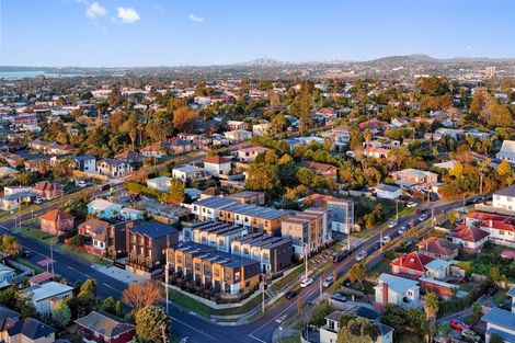Photo of property in 42 Captain Scott Road, Glen Eden, Auckland, 0602