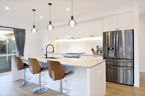 Photo of property in 25 Gilbransen Road, Kumeu, 0810