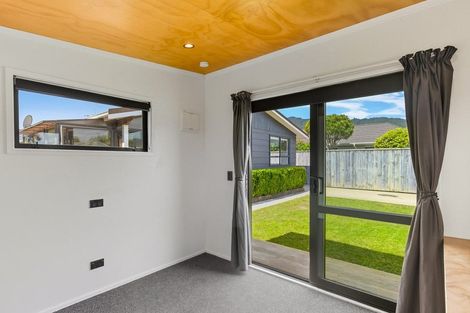 Photo of property in 27 Oriwa Street, Waikanae, 5036