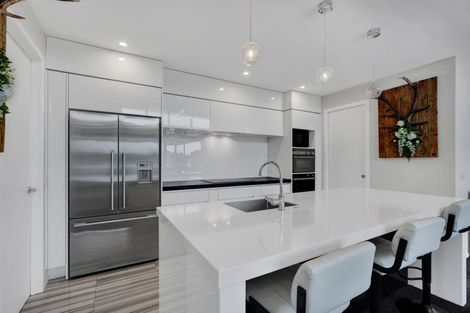 Photo of property in 10 Augusta Grove, Waiwhakaiho, New Plymouth, 4312