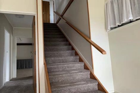 Photo of property in 28 Gretel Place, Hillcrest, Auckland, 0627