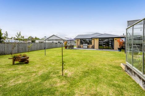 Photo of property in 13 Karaka Street, Merrilands, New Plymouth, 4312