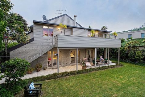 Photo of property in 27 Ocean View Road, Milford, Auckland, 0620
