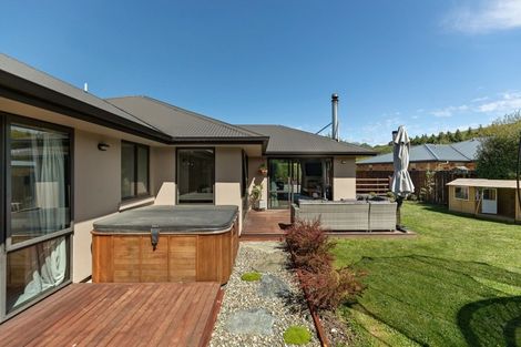 Photo of property in 8 Ada Place, Lake Hayes, Queenstown, 9304