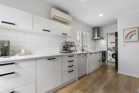 Photo of property in 19 Solomon Street, Brookfield, Tauranga, 3110