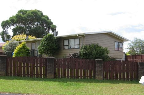 Photo of property in 7 Foyle Place, Glendene, Auckland, 0602