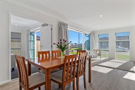 Photo of property in 77 Bert Wall Drive, Omokoroa, 3114