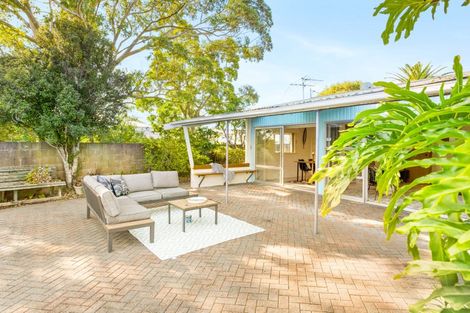 Photo of property in 28 Dawnhaven Drive, Te Atatu Peninsula, Auckland, 0610