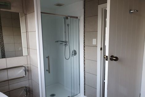 Photo of property in 2 Whirinaki Crescent, Heretaunga, Upper Hutt, 5018