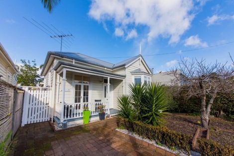 Photo of property in 24 Anne Street, Devonport, Auckland, 0624