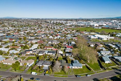 Photo of property in 21 Morrow Avenue, St Andrews, Hamilton, 3200