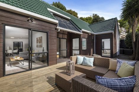 Photo of property in 2 Stitchbird Close, Murrays Bay, Auckland, 0630