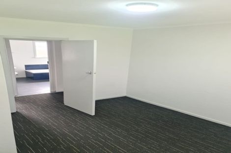 Photo of property in 17 Windy Ridge Road, Glenfield, Auckland, 0629