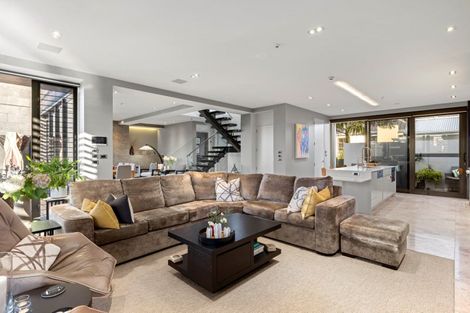 Photo of property in 2/415 Oceanbeach Road, Mount Maunganui, 3116