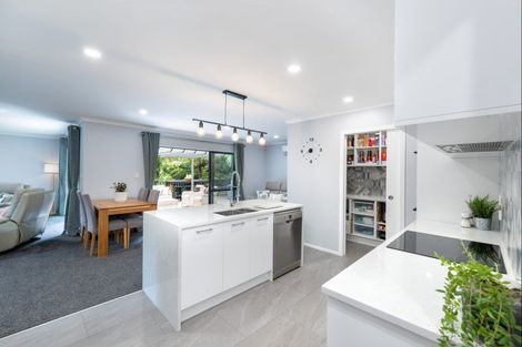 Photo of property in 43 Forest Road, Pinehaven, Upper Hutt, 5019