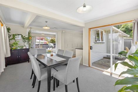 Photo of property in 42 Cumberland Street, Merrilands, New Plymouth, 4312