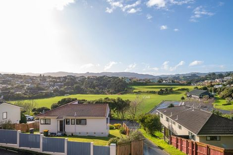 Photo of property in 22 Albatross Close, Whitby, Porirua, 5024