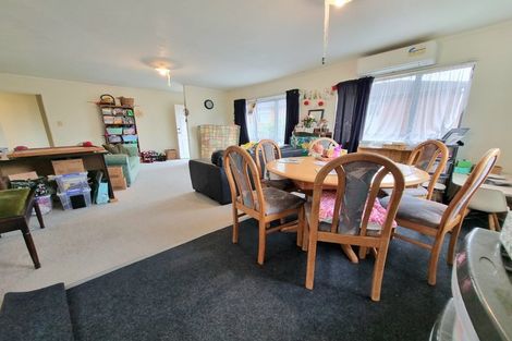 Photo of property in 3/21 Te Atatu Road, Te Atatu South, Auckland, 0610