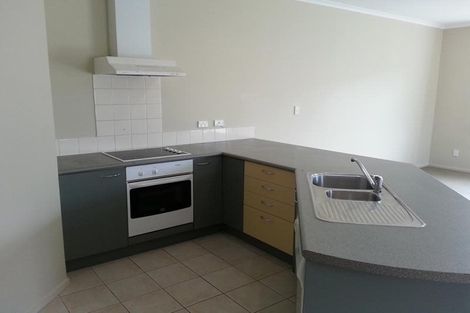 Photo of property in 11 Sunvista Avenue, Oteha, Auckland, 0632