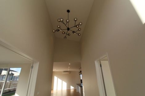 Photo of property in 17 Grove Way, Riverhead, 0820