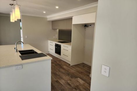 Photo of property in 5 Old Stone Lane, Cracroft, Christchurch, 8022