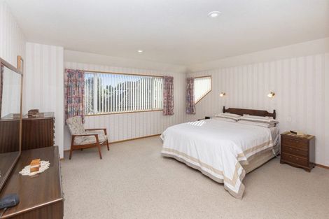 Photo of property in 18 Huntingdon Place, Avonhead, Christchurch, 8042