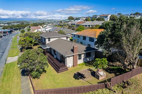 Photo of property in 2 Te Pene Avenue, Titahi Bay, Porirua, 5022