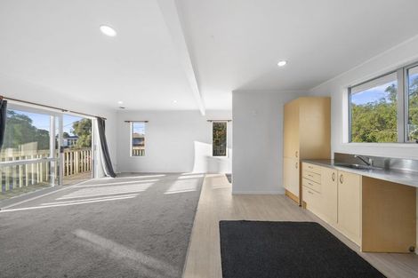 Photo of property in 32 Strid Road, Te Atatu South, Auckland, 0610