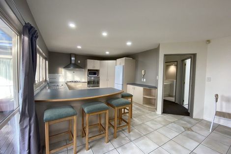 Photo of property in 13 Fearnley Grove, Albany, Auckland, 0632