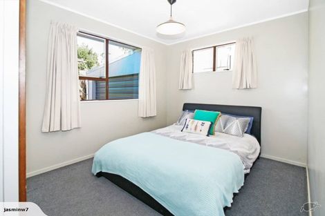 Photo of property in 28 Moulton Street, Moturoa, New Plymouth, 4310