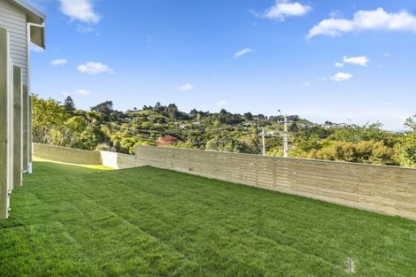 Photo of property in 4 Poto Road, Normandale, Lower Hutt, 5010