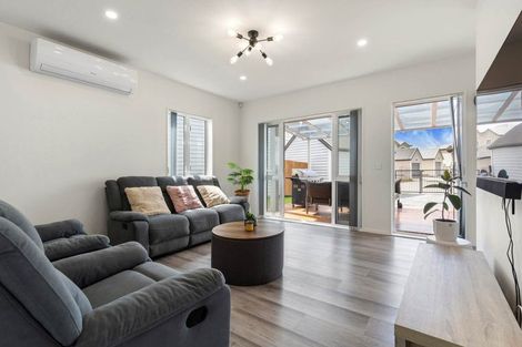 Photo of property in 4 Warbler Crescent, Papakura, 2110