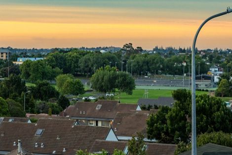 Photo of property in 5/7 Eske Place, Highland Park, Auckland, 2010