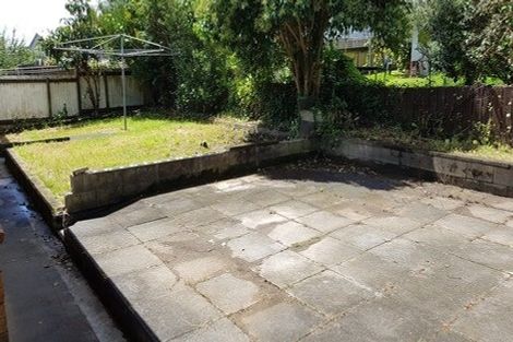 Photo of property in 2/4202a Great North Road, Glendene, Auckland, 0602