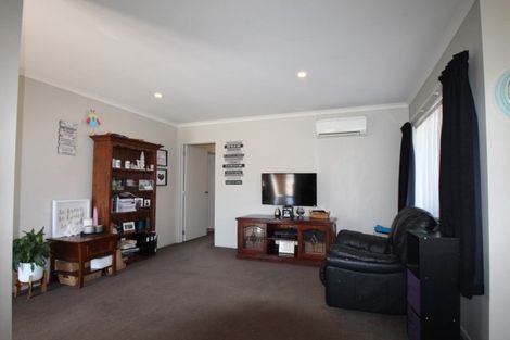 Photo of property in 11 Montague Grove, Stratford, 4332