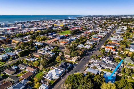 Photo of property in 4/1 Gilbert Street, New Plymouth, 4310