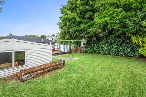 Photo of property in 3 Temuri Place, Glendene, Auckland, 0602