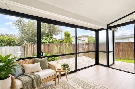 Photo of property in 1/17 Orchid Place, Te Atatu South, Auckland, 0610