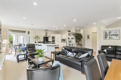 Photo of property in 19 Quadrant Heights, Paraparaumu, 5032