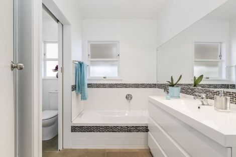 Photo of property in 10 Castleton Street, Birkdale, Auckland, 0626