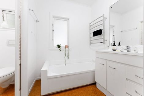 Photo of property in 121 Stredwick Drive, Torbay, Auckland, 0630