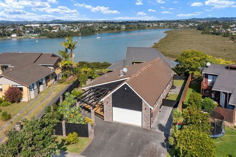 Photo of property in 1/149 West Harbour Drive, West Harbour, Auckland, 0618