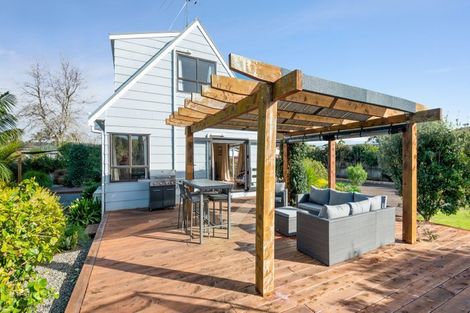 Photo of property in 16 Taihiki Road, Clarks Beach, 2122