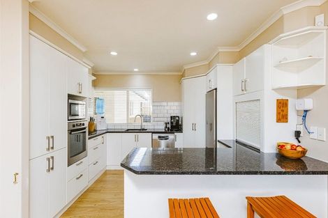 Photo of property in 24 Corta Bella Place, Golflands, Auckland, 2013