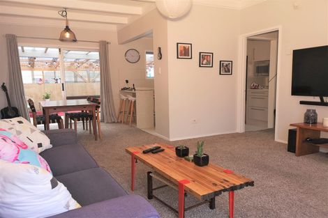 Photo of property in 3/172 Beach Haven Road, Beach Haven, Auckland, 0626