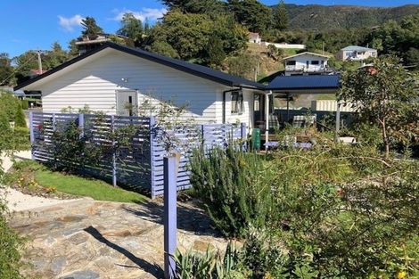 Photo of property in 33 Wairau Road, Picton, 7220