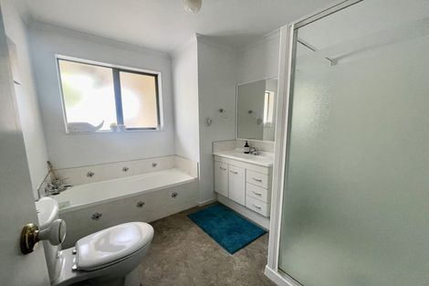 Photo of property in 10 Swanson Oaks, Swanson, Auckland, 0612